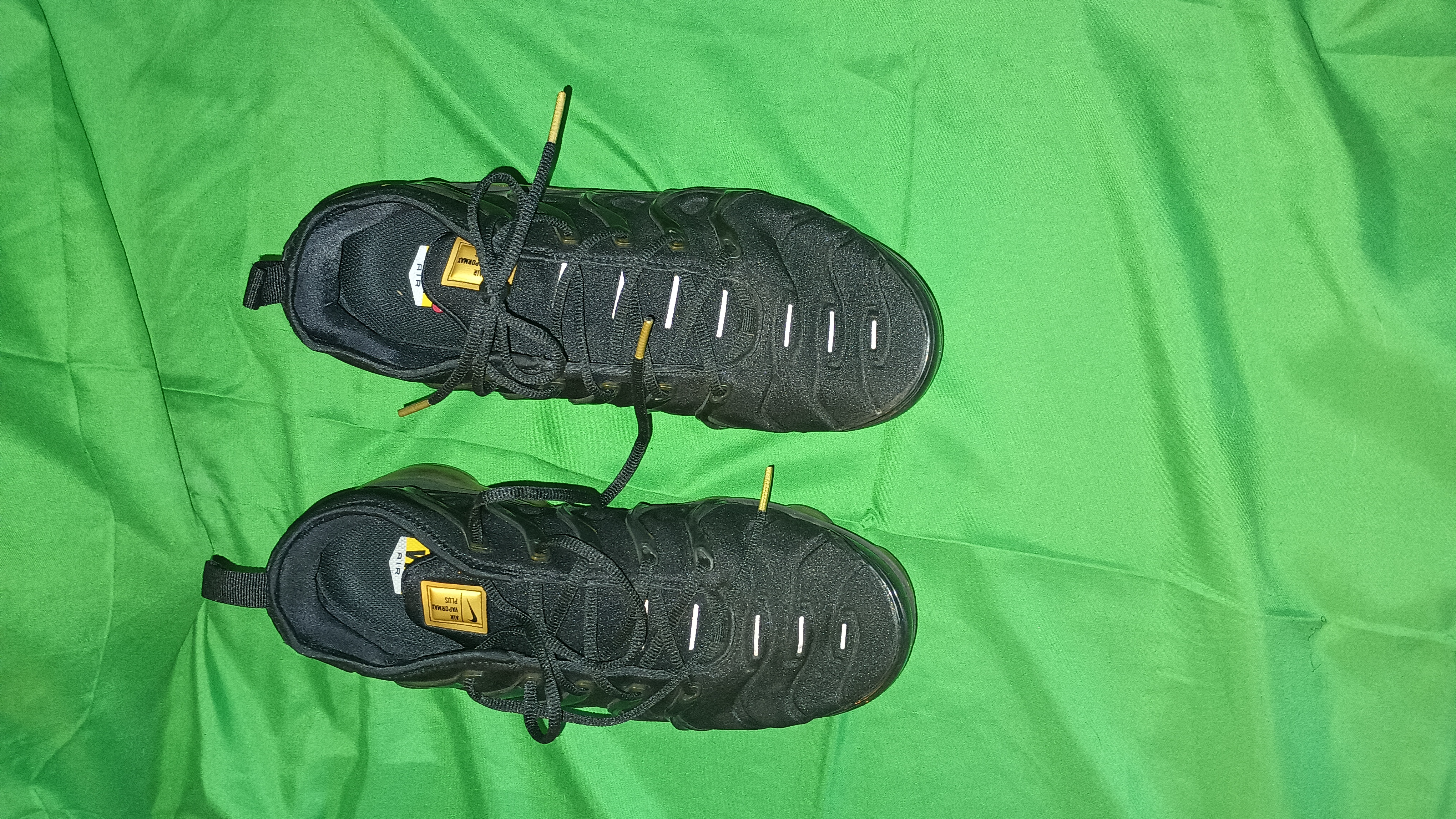 Nike Air Vapor Max Plus CW7299-001 Black & Gold Sneakers Men's Size 9.5