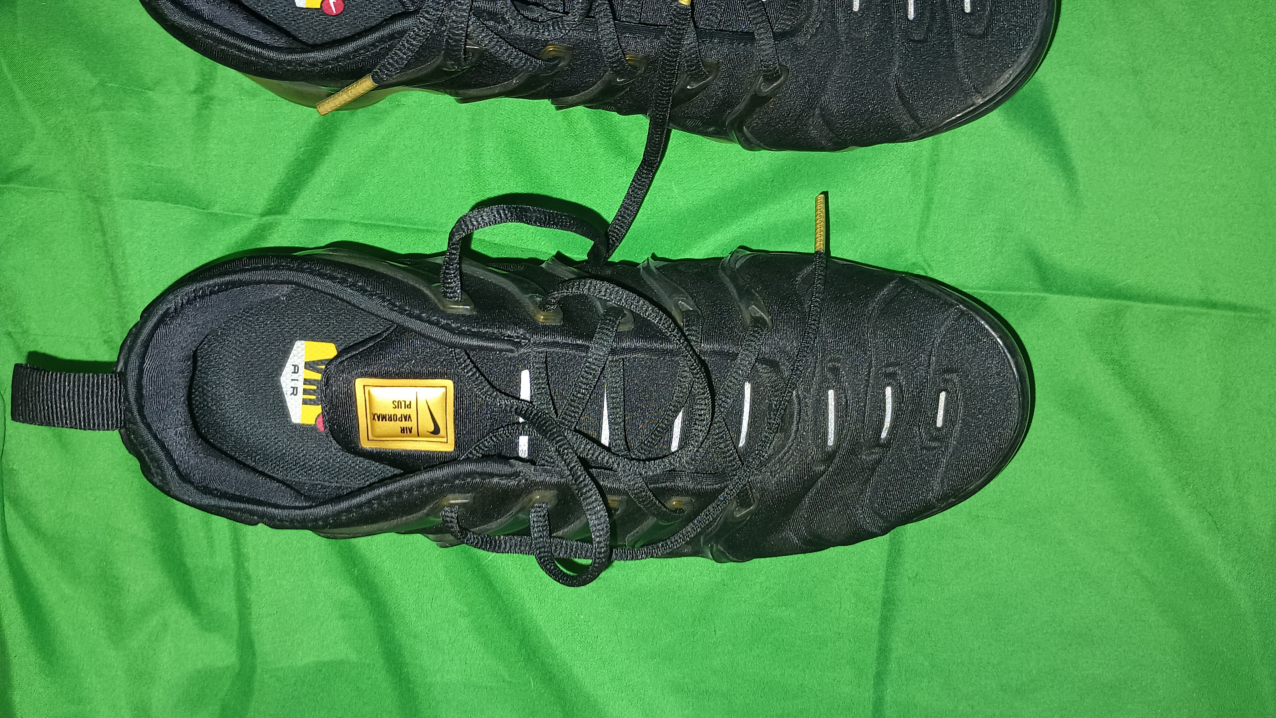 Nike Air Vapor Max Plus CW7299-001 Black & Gold Sneakers Men's Size 9.5