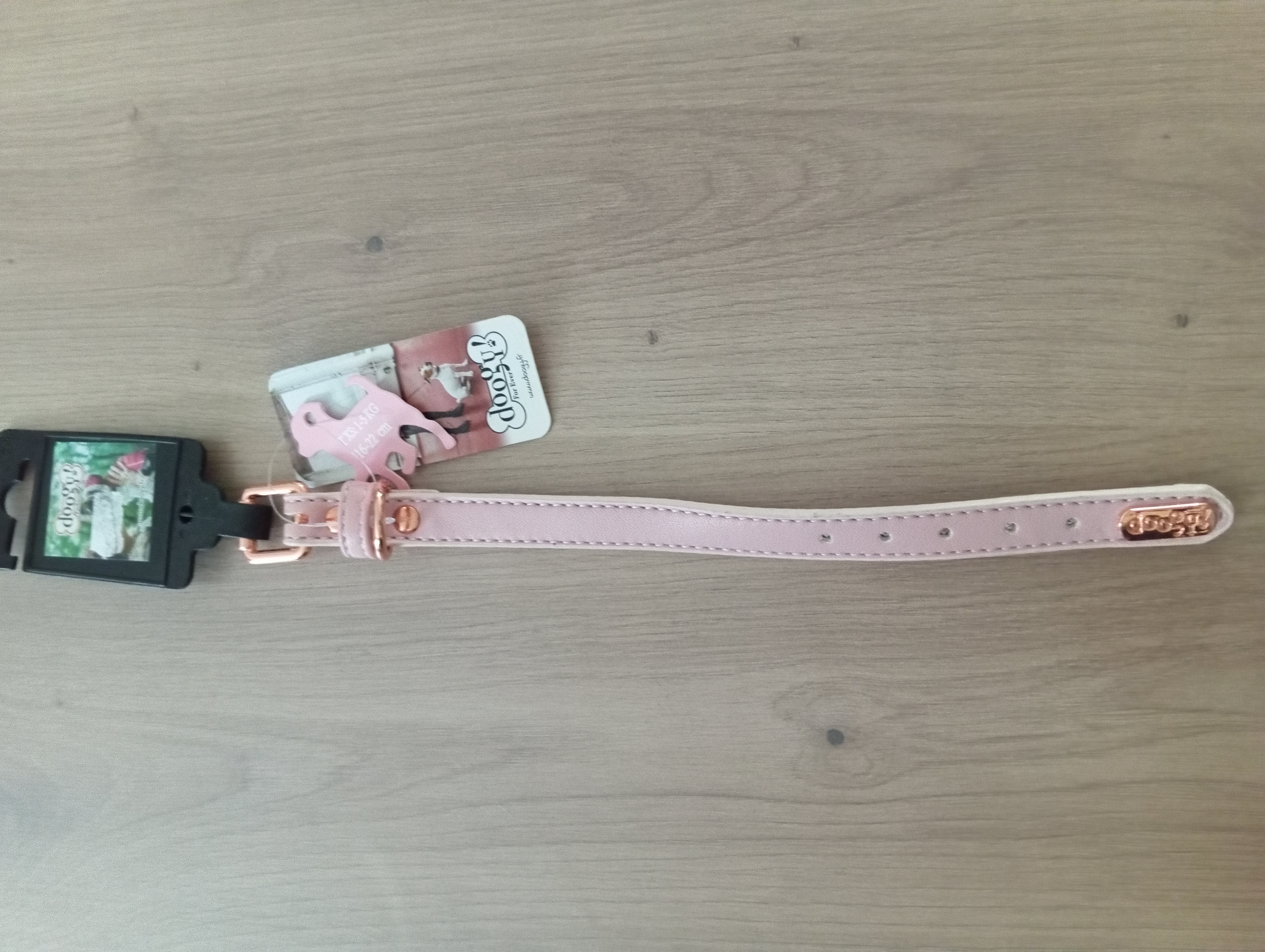Collier rose pour chien 