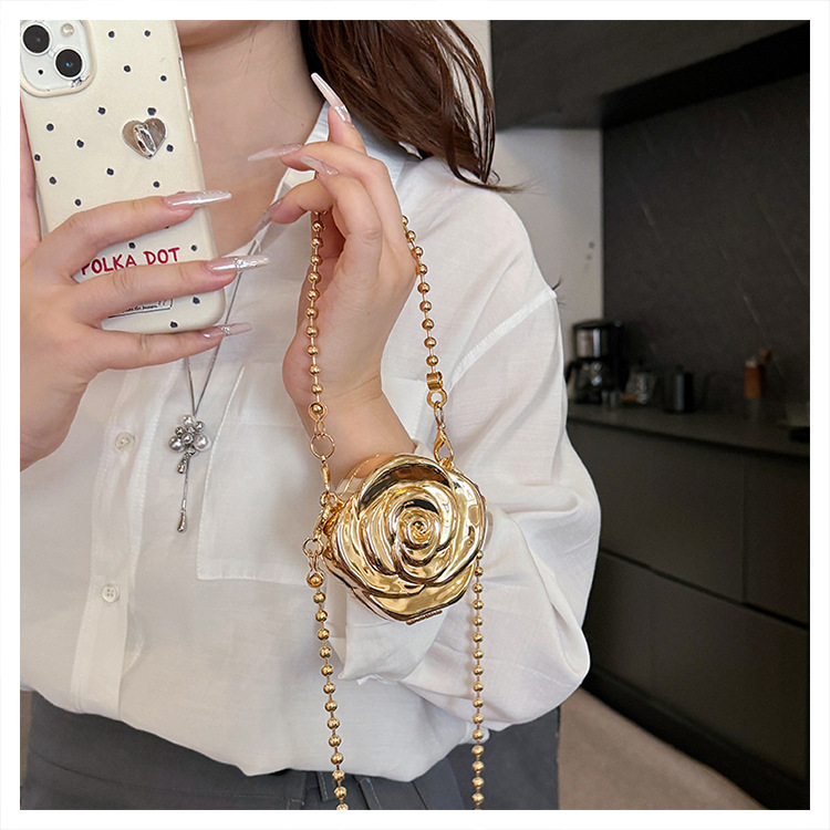 Sajenoksha Rose Motif Clutch