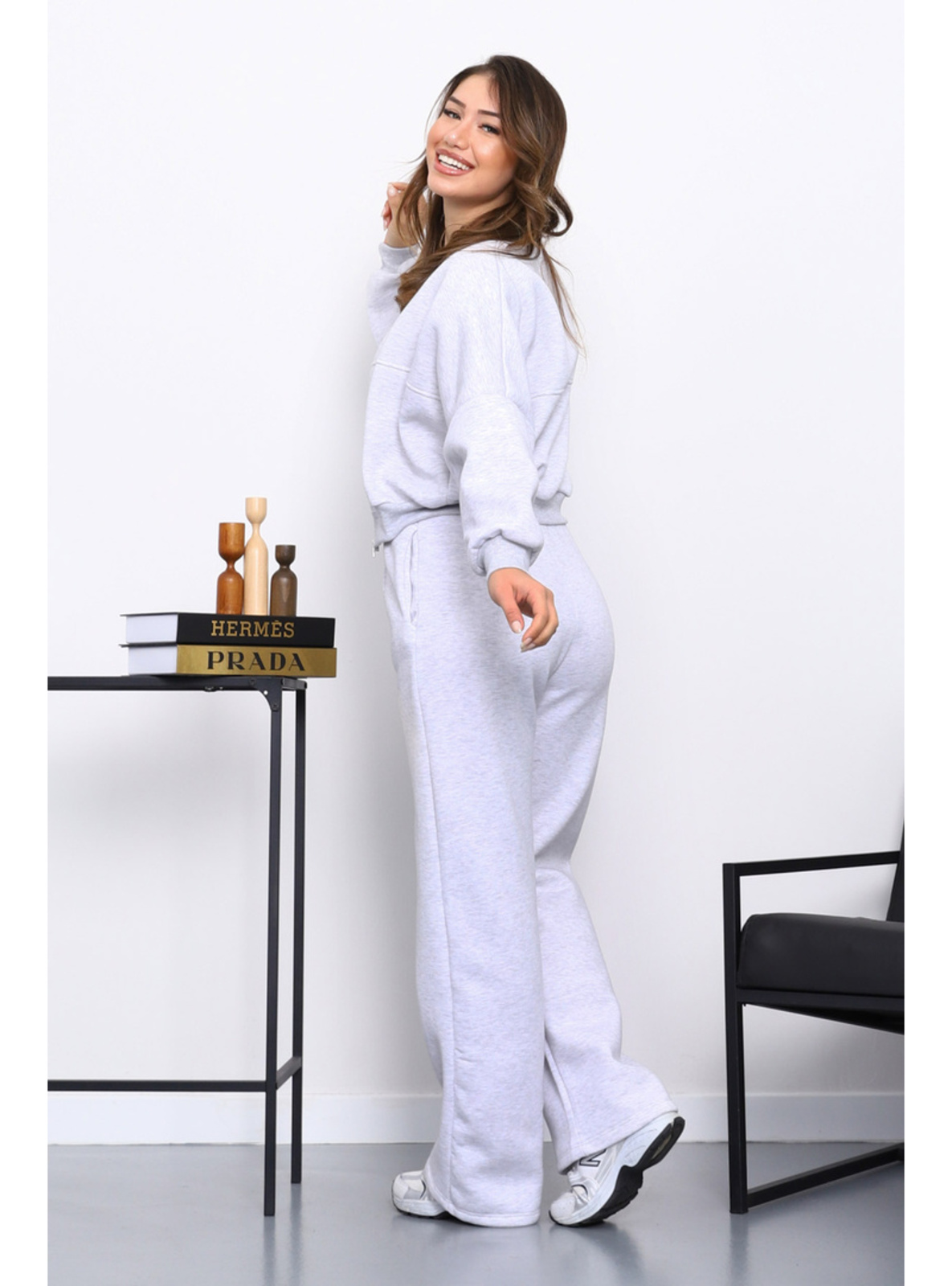 طقم رياضي نسائي قطعتين - رمادي فاتح (ميلانج)