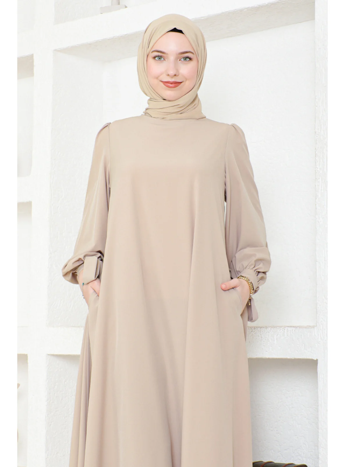 فستان نسائي محتشم بتصميم "أ-لاين" ولون فيزون راقي