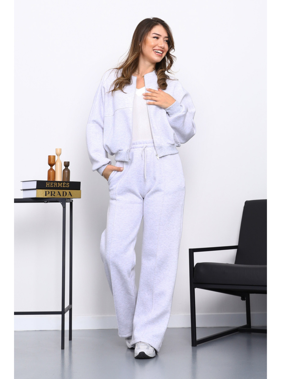 طقم رياضي نسائي قطعتين - رمادي فاتح (ميلانج)