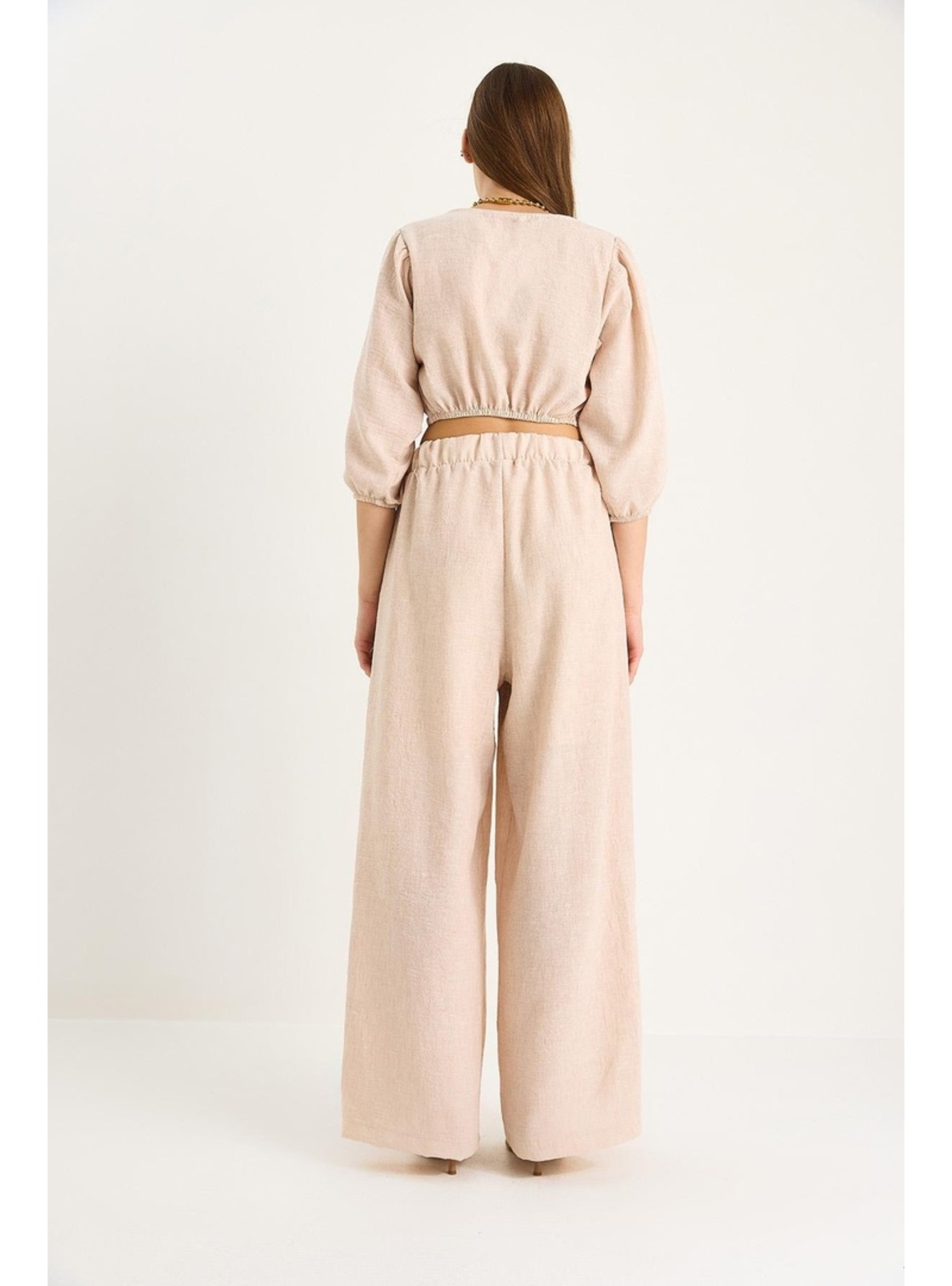 طقم نسائي قطعتين (بلوزة كروهات برباط وبنطلون واسع) - لون بيج كريمي