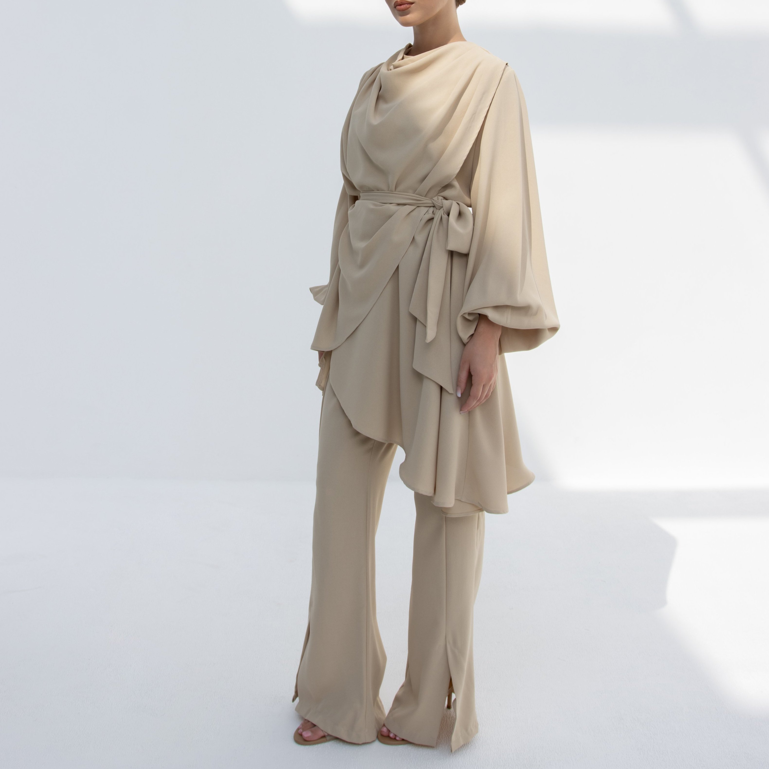 طقم "إليغانس" المنسدل - بيج رملي