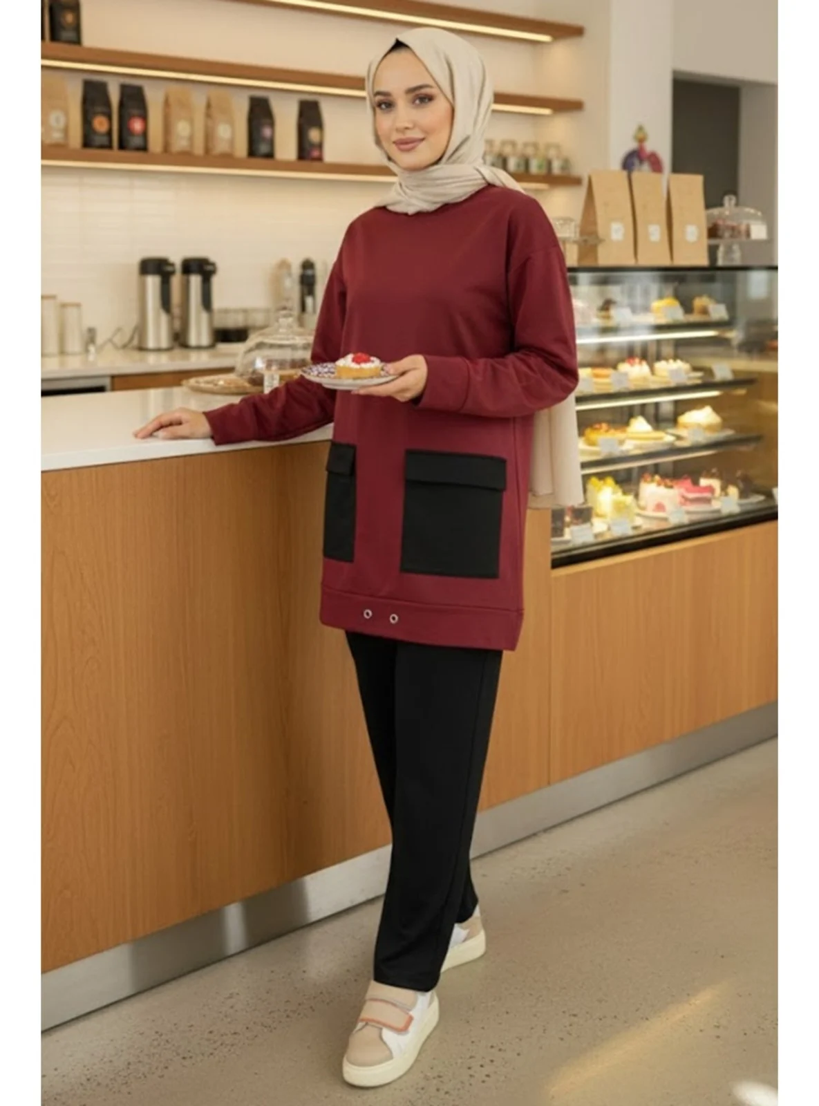 طقم نسائي قطعتين (تونيك وبنطلون) بتصميم عصري - لون عنابي وأسود