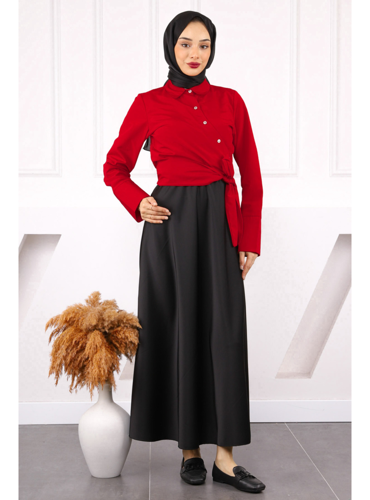 قميص كروب (Crop) أحمر برباط خصر جانبي