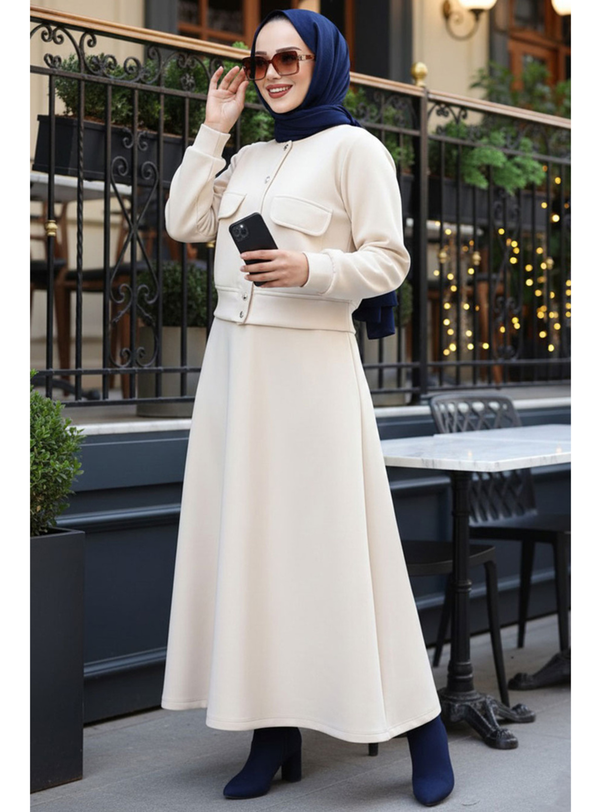 طقم نسائي قطعتين (جاكيت وتنورة) - لون بيج كلاسيكي