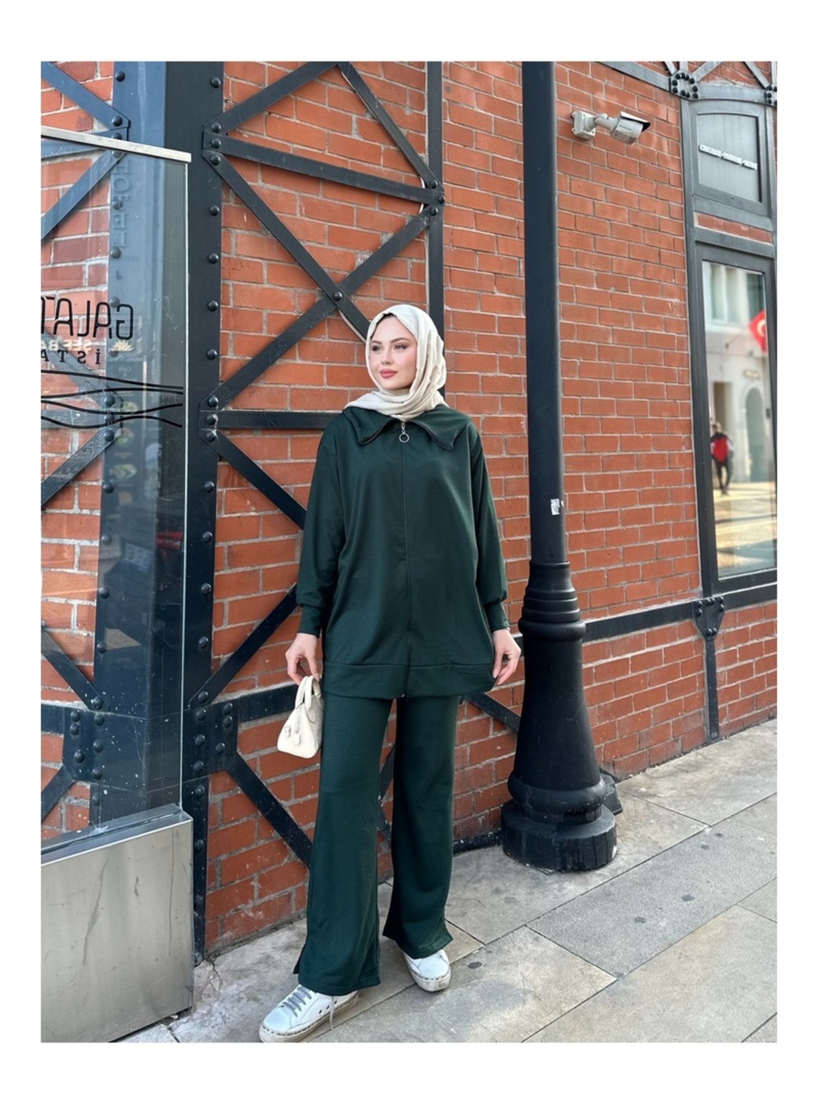 طقم نسائي قطعتين (تونيك وبنطلون) - لون أخضر زيتي غامق