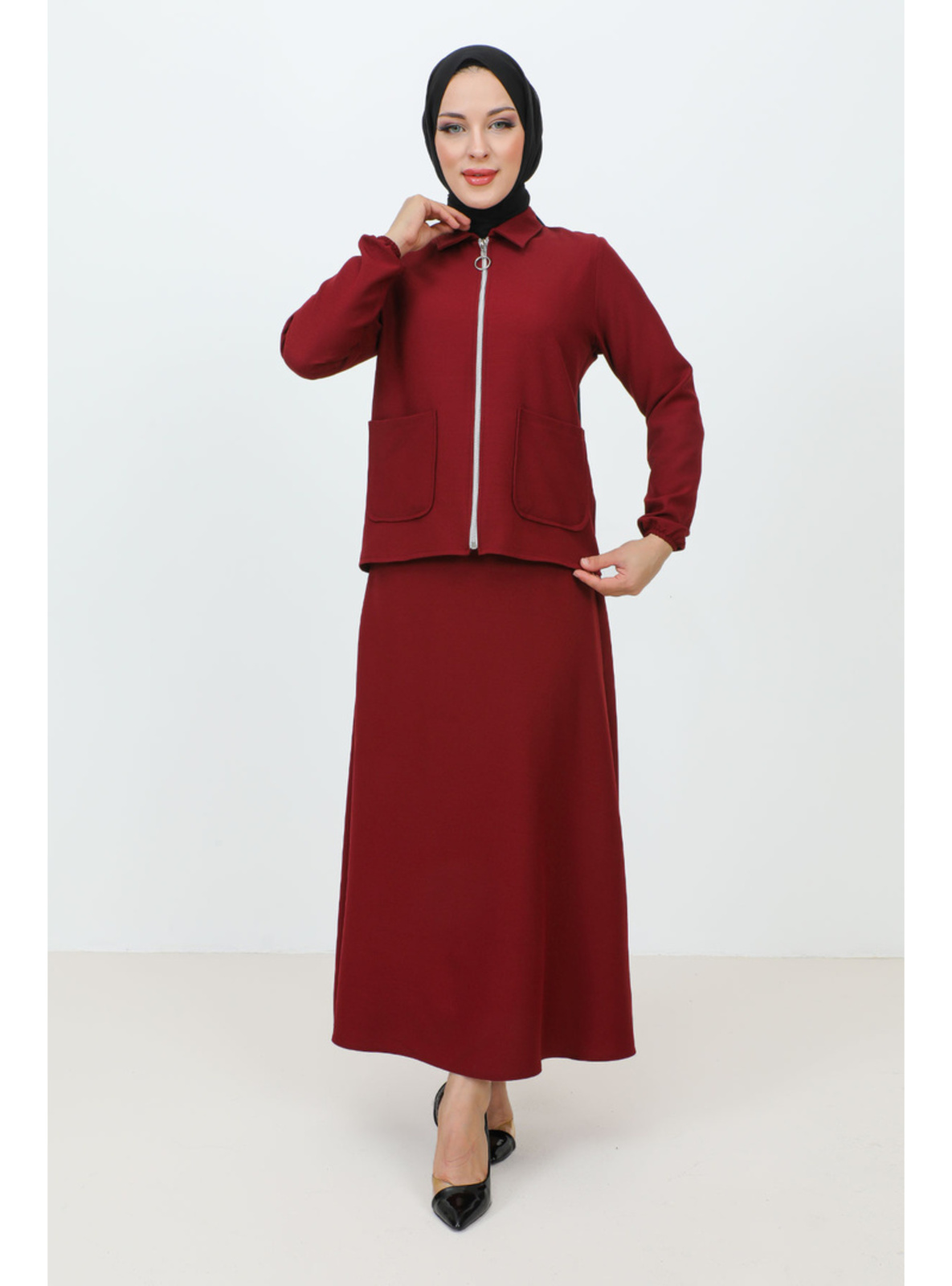 طقم نسائي قطعتين (جاكيت بسحاب وتنورة) - لون عنابي ملكي