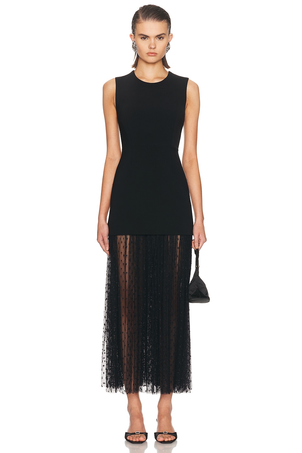 فستان "ميدي" أسود بتصميم عصري وتفاصيل من الدانتيل المنقط