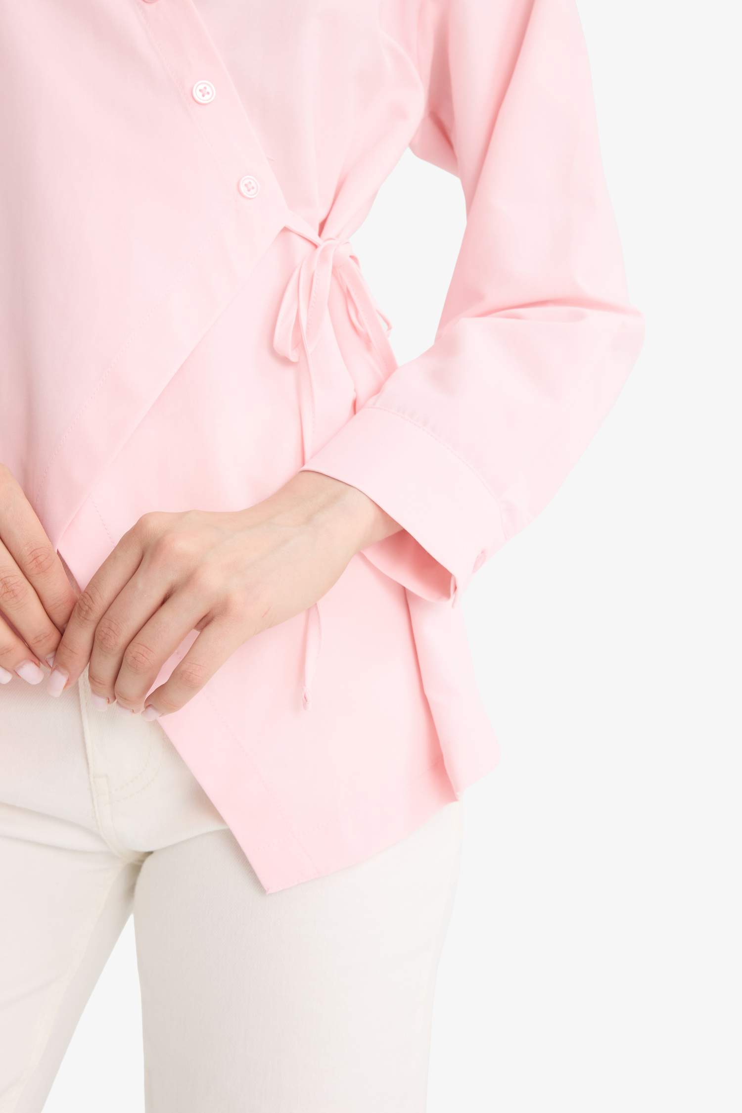 قميص نسائي وردي بتصميم "Wrap" عصري وأربطة جانبية