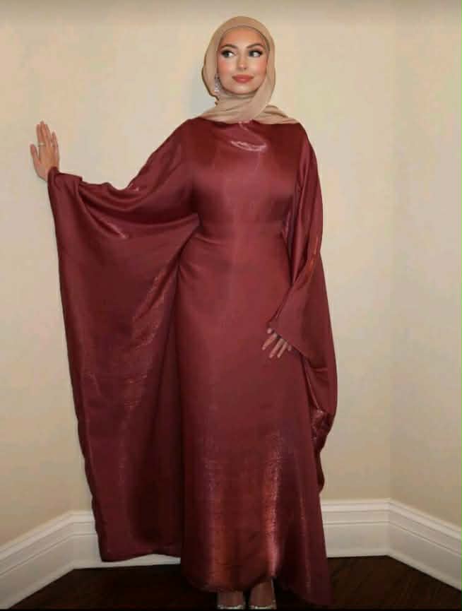 فستان سهرة "كيب" ساتان باللون العنابي