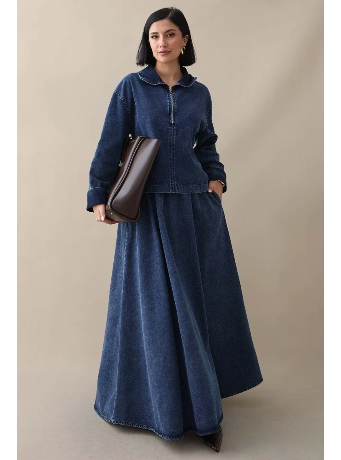 طقم جينز كحلي فاخر (جاكيت سحاب وتنورة كلوش)