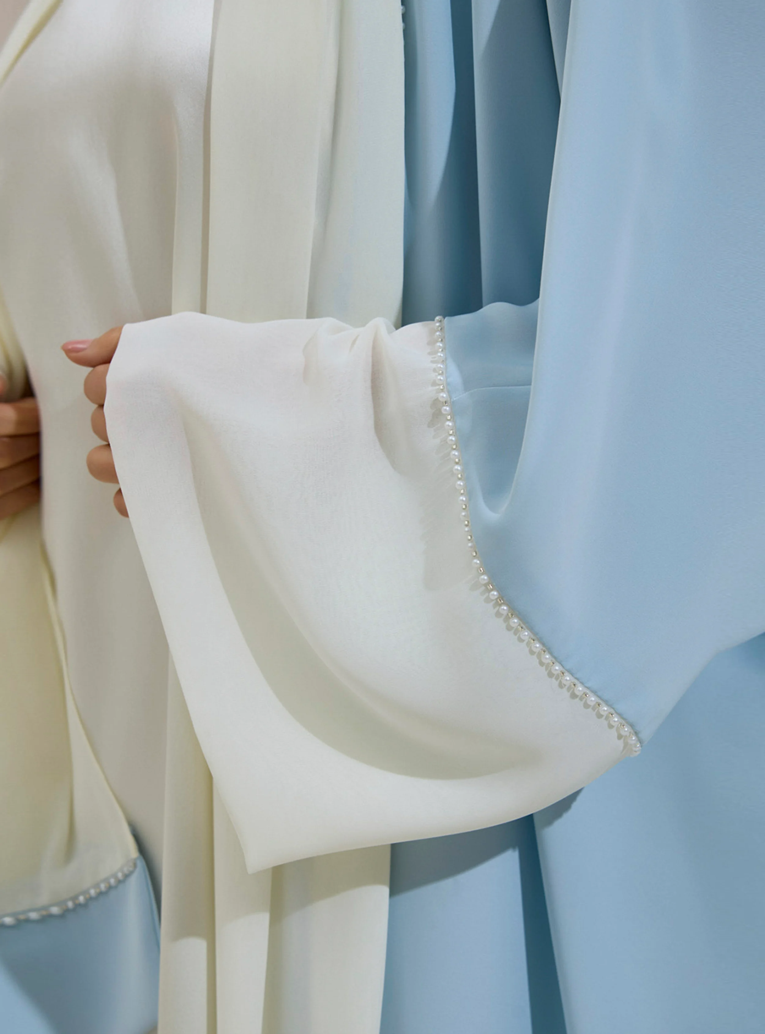 عباءة "سما" الأنيقة - تصميم كلاسيكي بلمسة عصرية