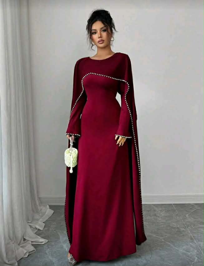 فستان سهرة ملكي باللون العنابي (Burgundy) بتصميم الكاب