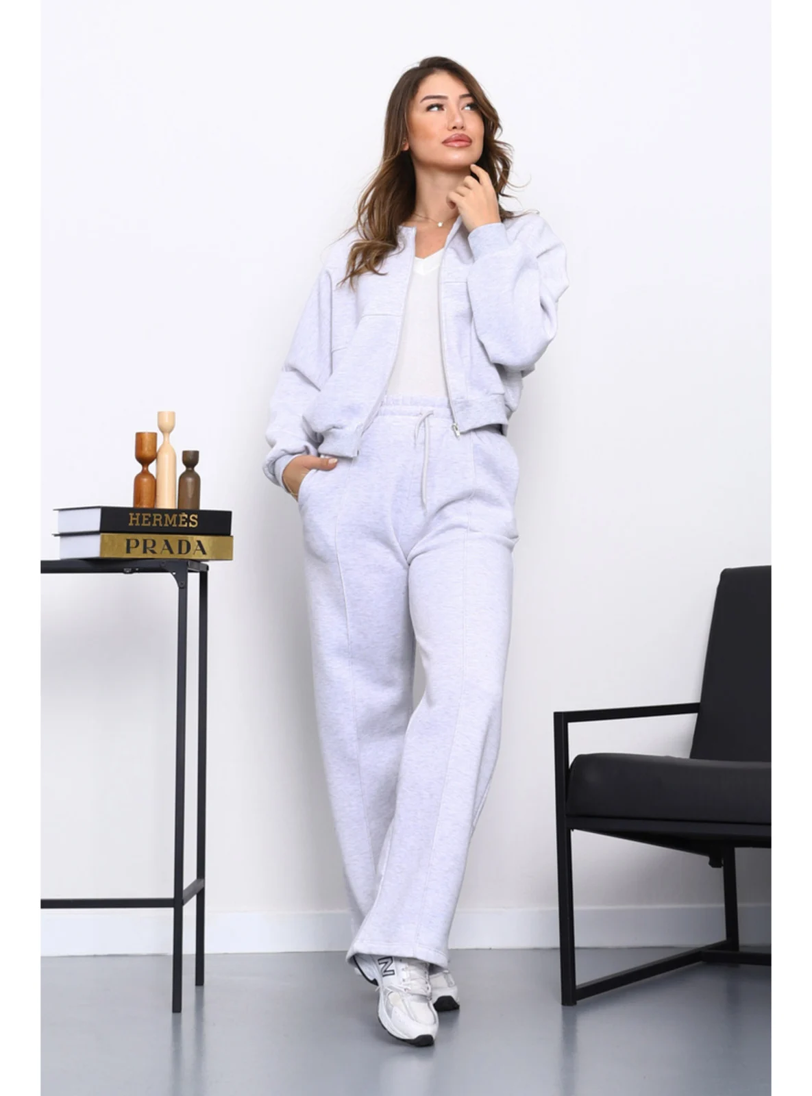 طقم رياضي نسائي قطعتين - رمادي فاتح (ميلانج)