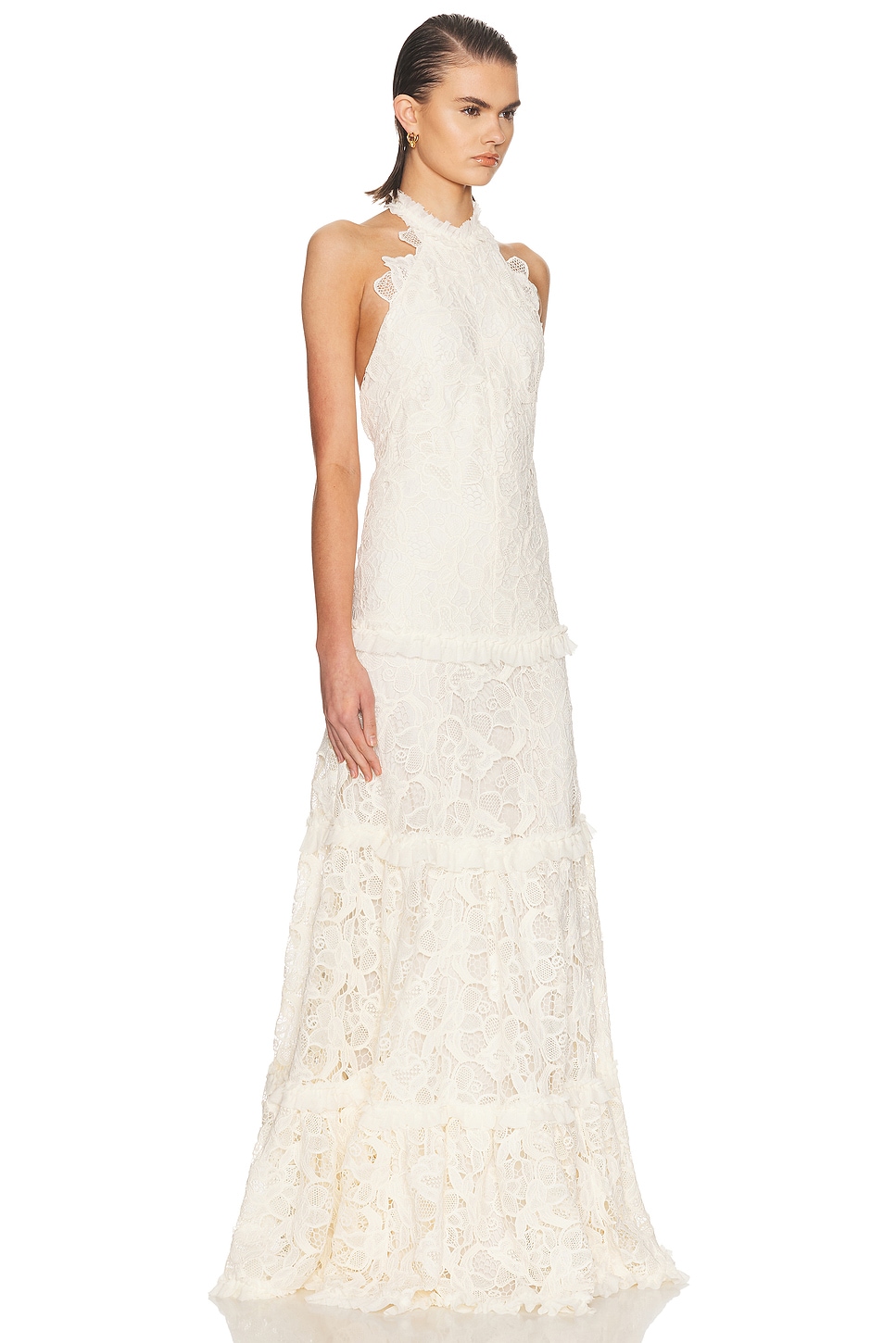 فستان سهرة "ماكسي" من الدانتيل الفاخر بياقة عالية