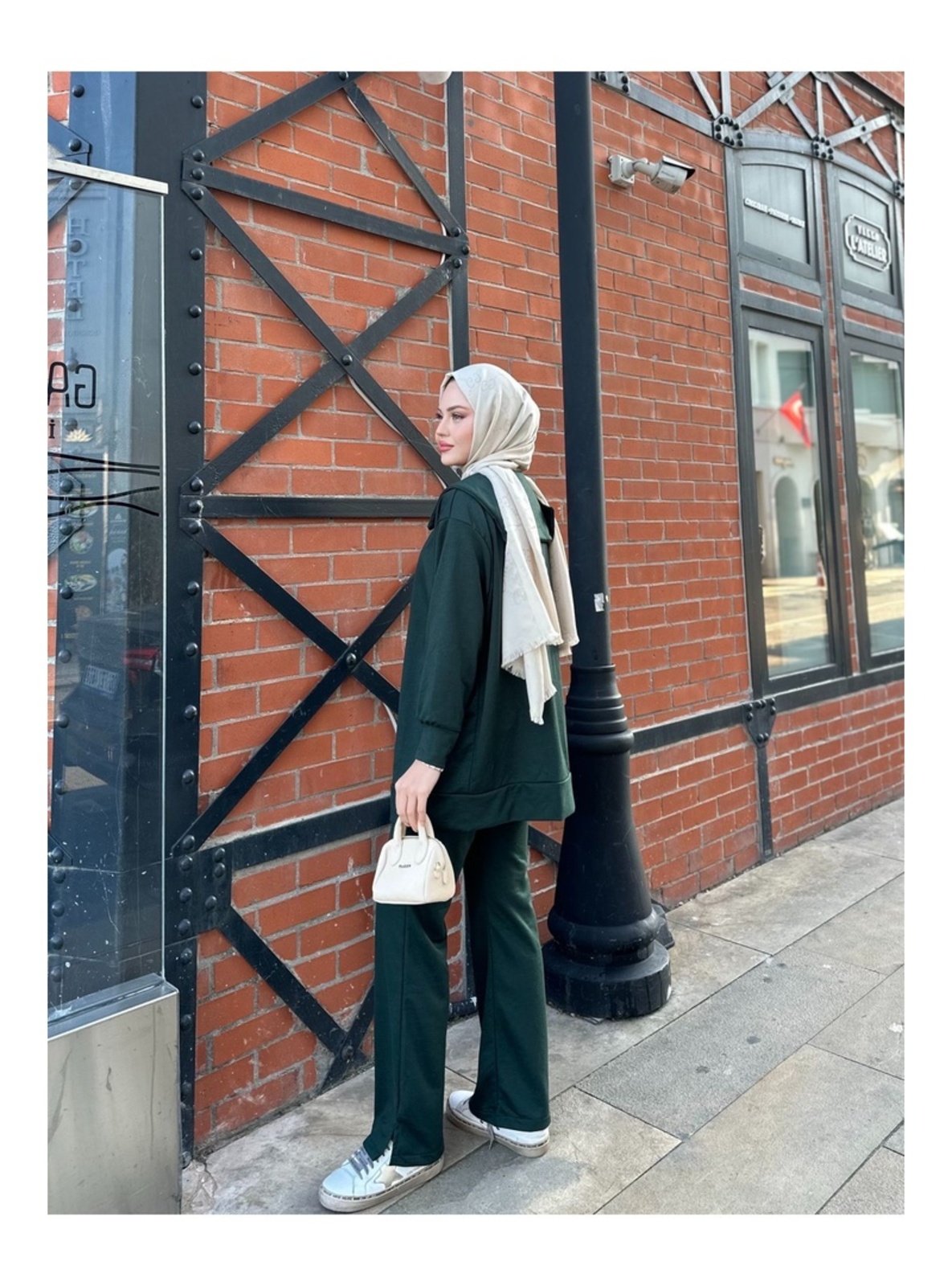 طقم نسائي قطعتين (تونيك وبنطلون) - لون أخضر زيتي غامق