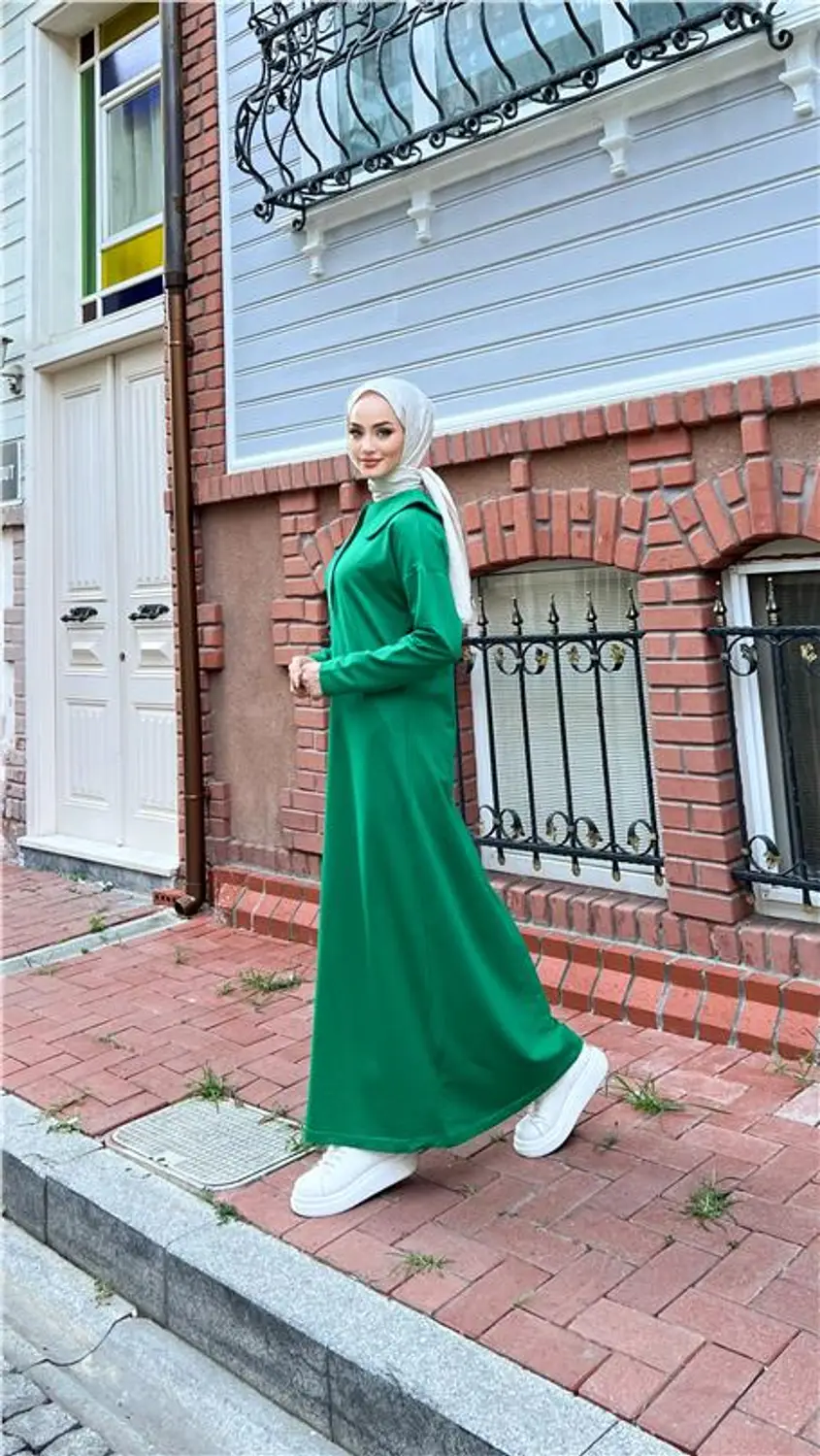 فستان "جنة" نسائي طويل بياقة حجرية - أخضر زمردي