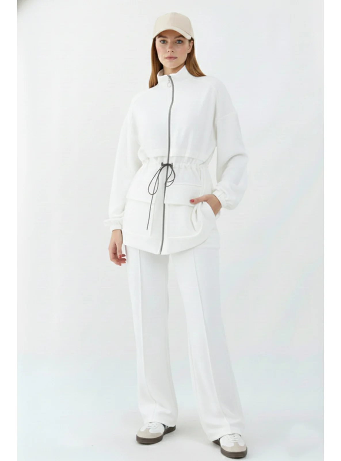 طقم "سكوبا" أبيض قطعتين - أناقة عصرية وراحة لا تضاهى