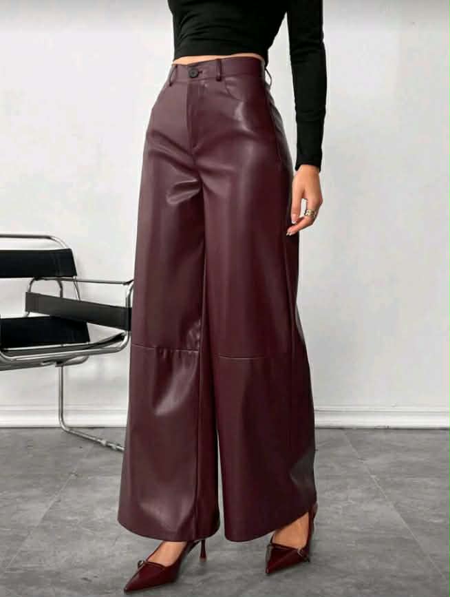 بنطال جلد واسع (Wide-Leg) بلون عنابي فاخر