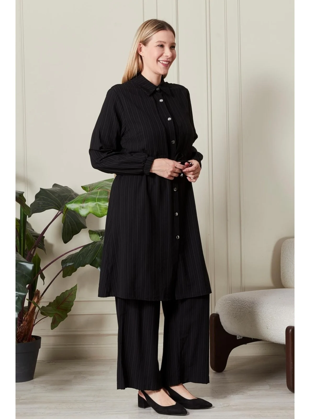 طقم نسائي قطعتين (تونيك وبنطلون) - أسود كلاسيكي