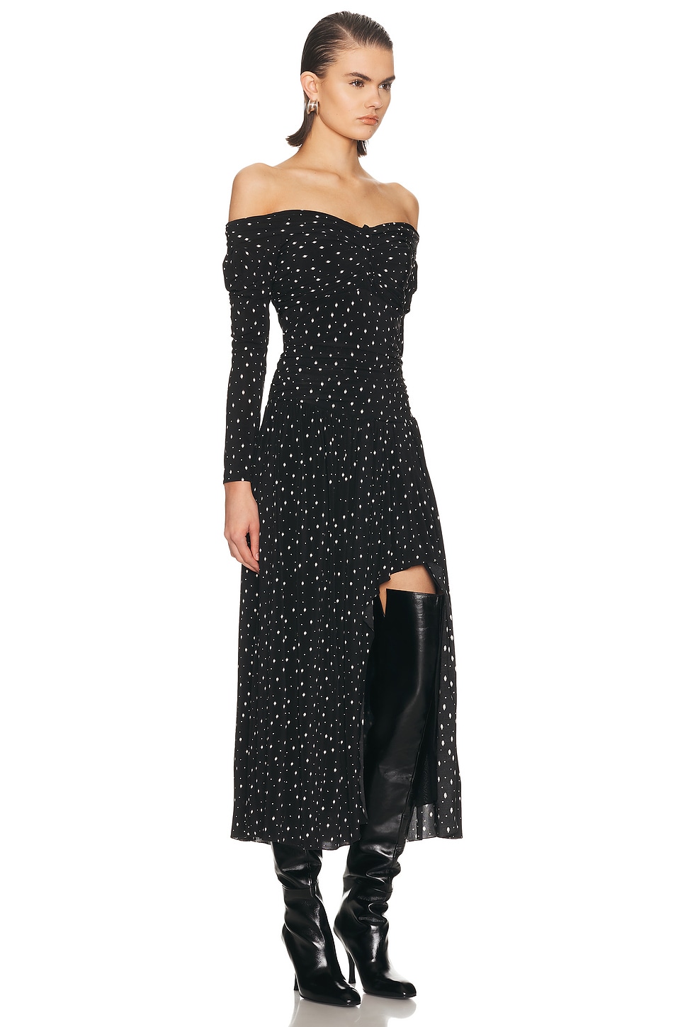 فستان "ميدي" مكشوف الأكتاف بنقشة منقطة - أسود