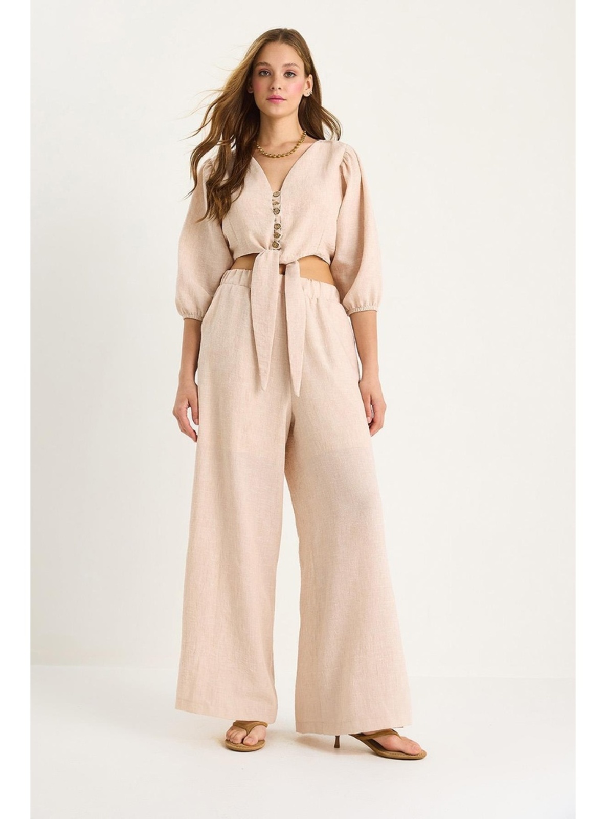 طقم نسائي قطعتين (بلوزة كروهات برباط وبنطلون واسع) - لون بيج كريمي