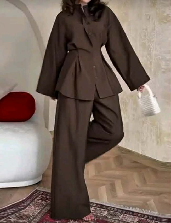 طقم نسائي عصري - قطعتين بلون بني شوكولاتة