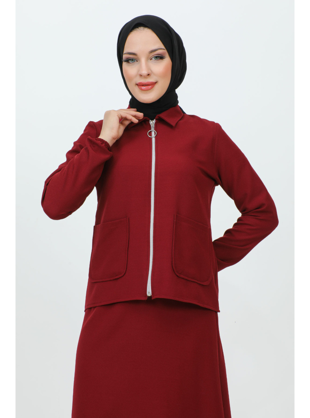 طقم نسائي قطعتين (جاكيت بسحاب وتنورة) - لون عنابي ملكي