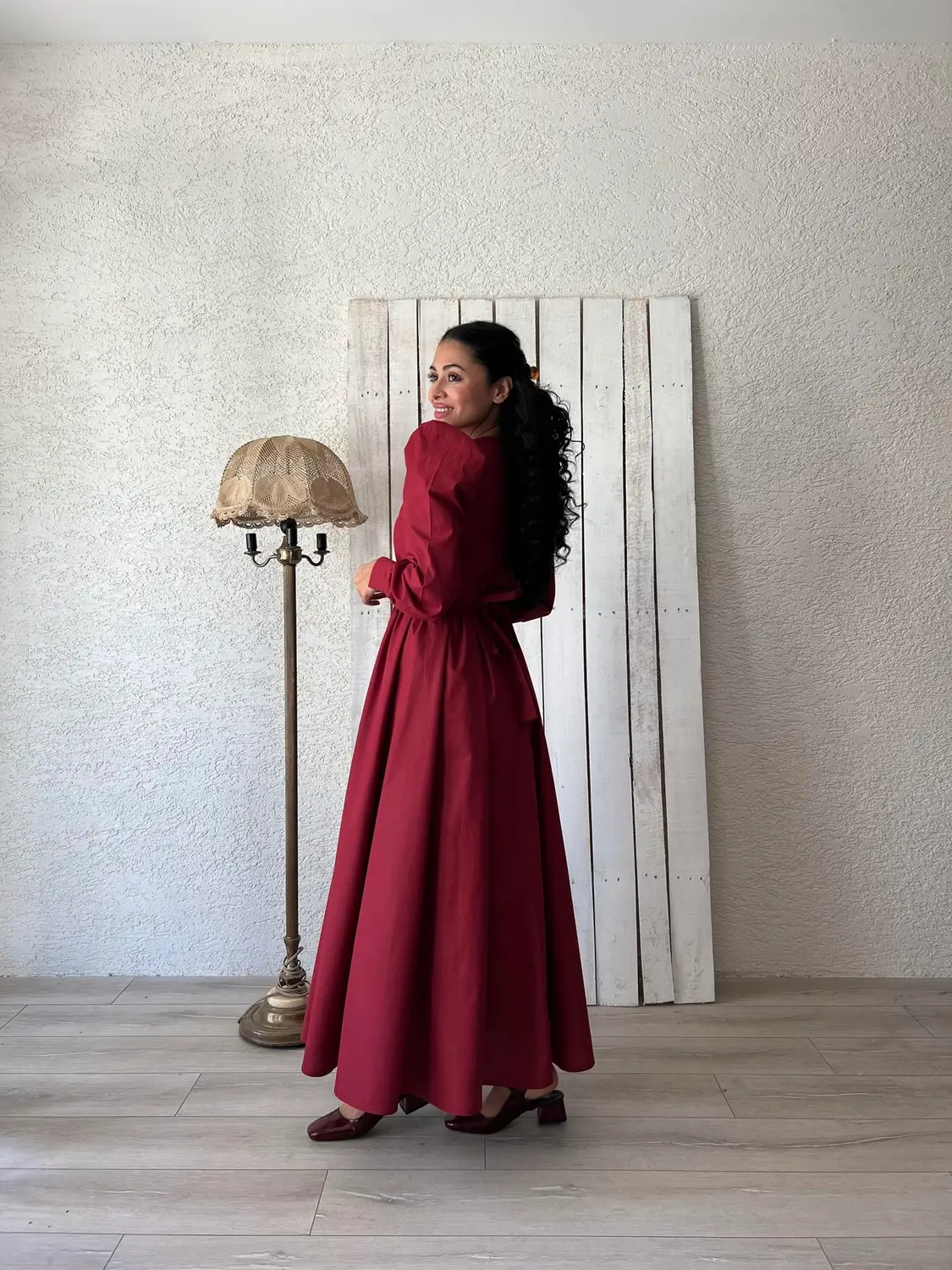 فستان بوبلين كلوش باللون العنابي (بوردو) - أناقة كلاسيكية محتشمة