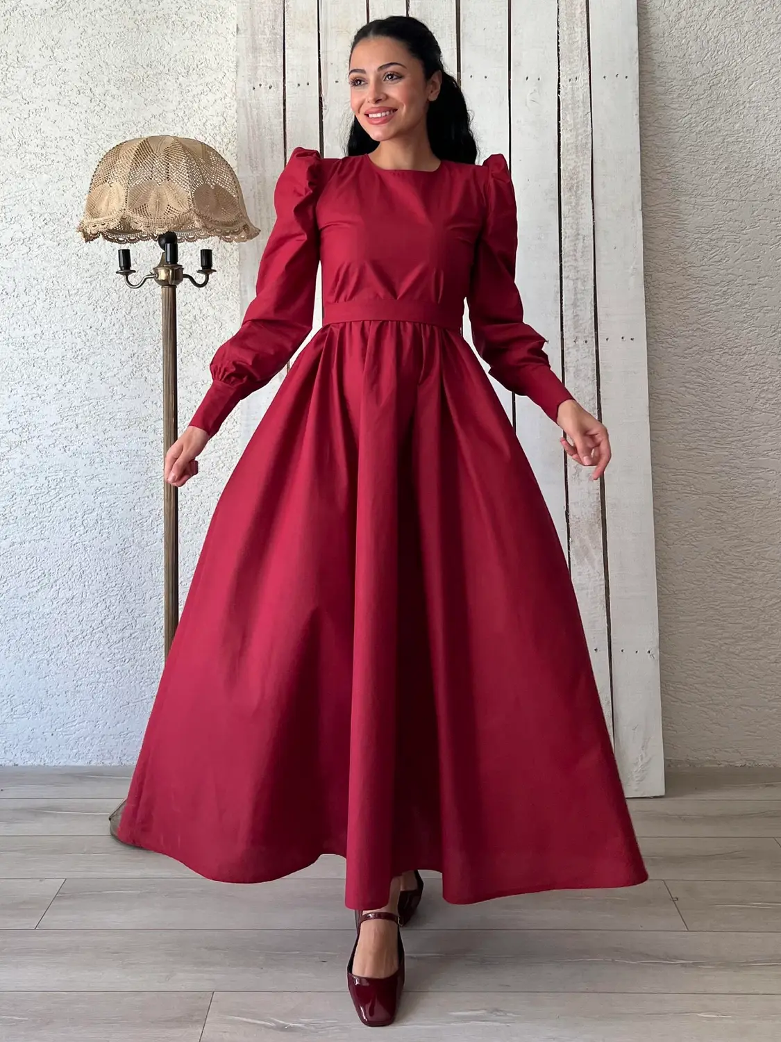 فستان بوبلين كلوش باللون العنابي (بوردو) - أناقة كلاسيكية محتشمة