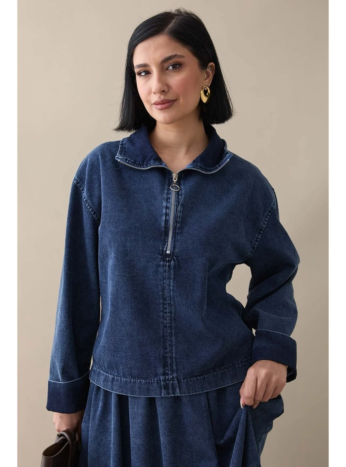 طقم جينز كحلي فاخر (جاكيت سحاب وتنورة كلوش)