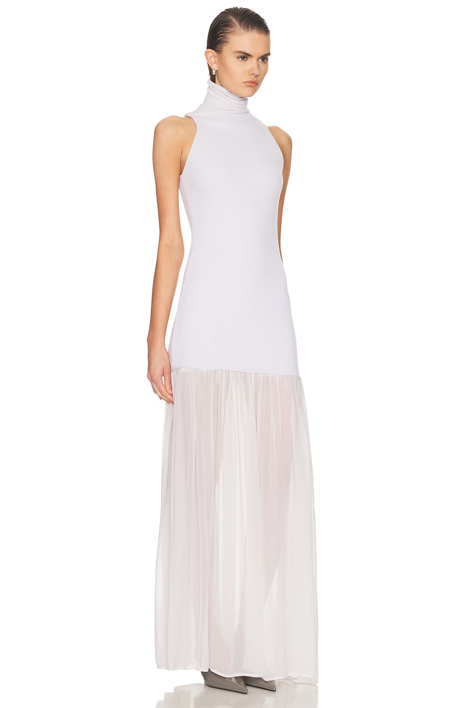 فستان ماكسي "هاي نك" بتصميم مدمج وعصري