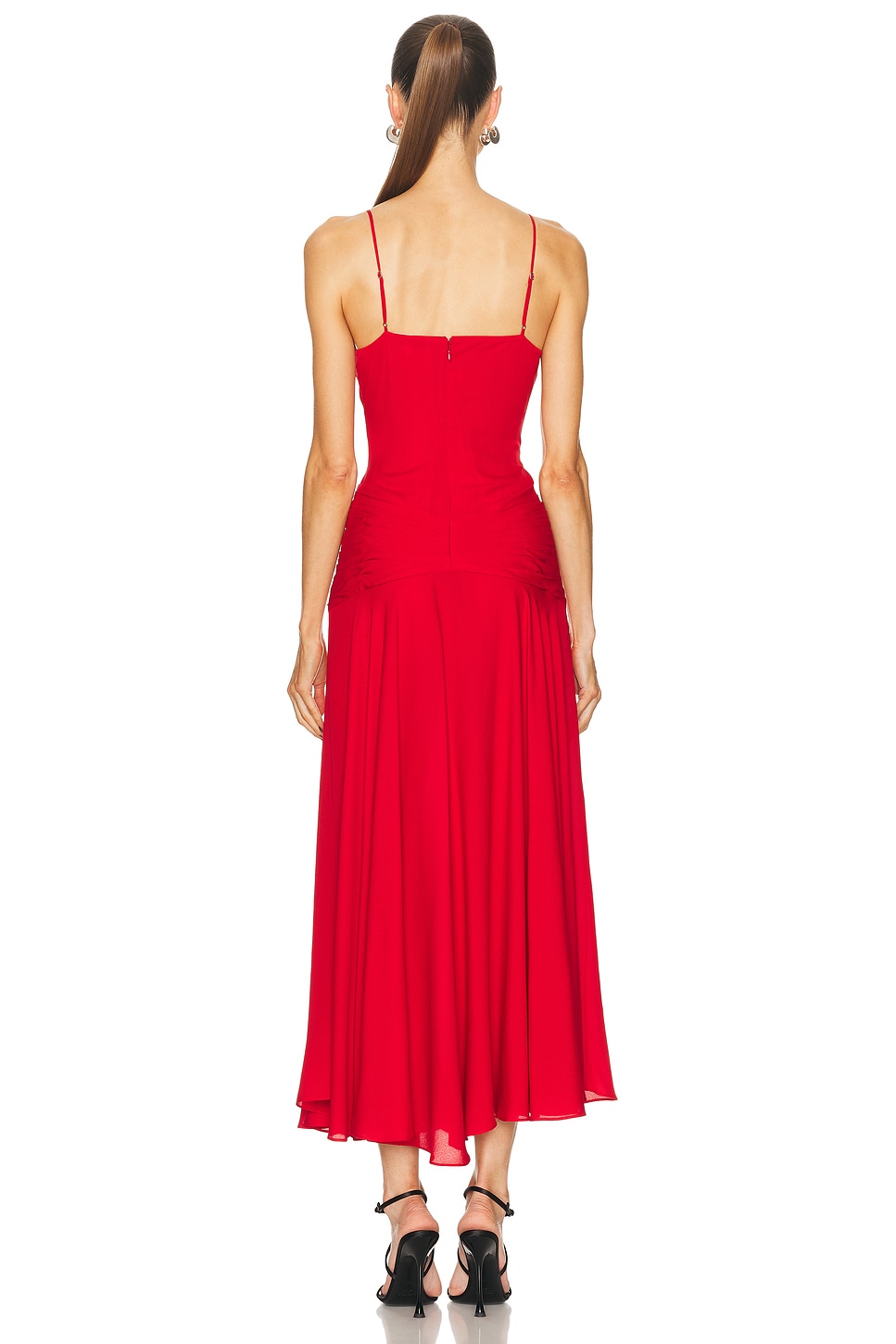 فستان "ميدي" أنيق باللون الأحمر الجريء