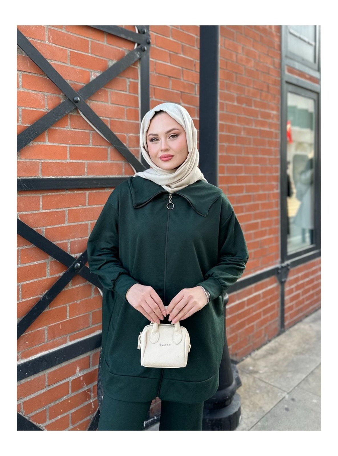 طقم نسائي قطعتين (تونيك وبنطلون) - لون أخضر زيتي غامق