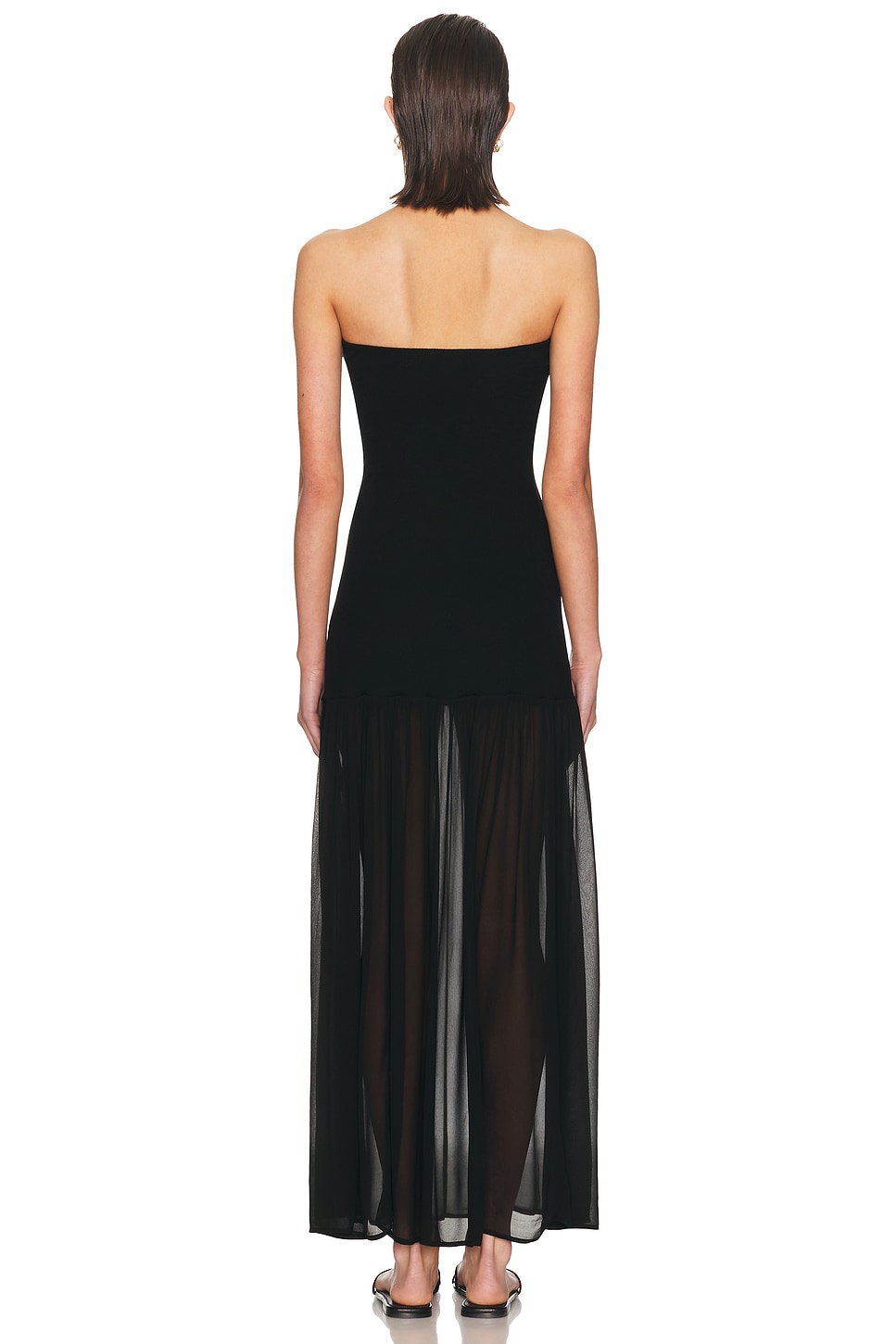 فستان "ماكسي" أسود بتصميم عصري (بقصة بدون حمالات)