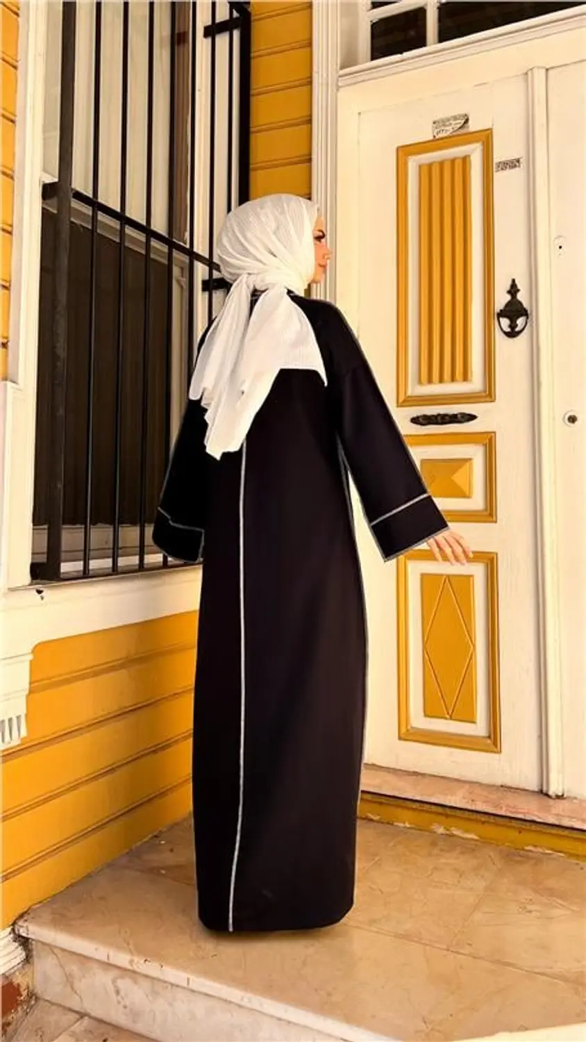 فستان "مولانا" قطني - أسود بتصميم عصري وأطراف محددة