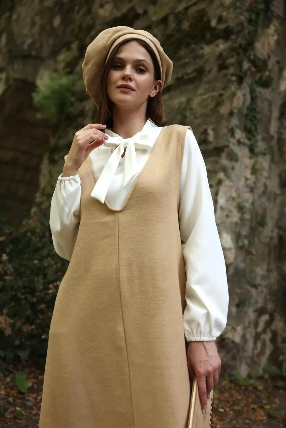 فستان جيليه شتوي طويل بياقة V - لون بيج