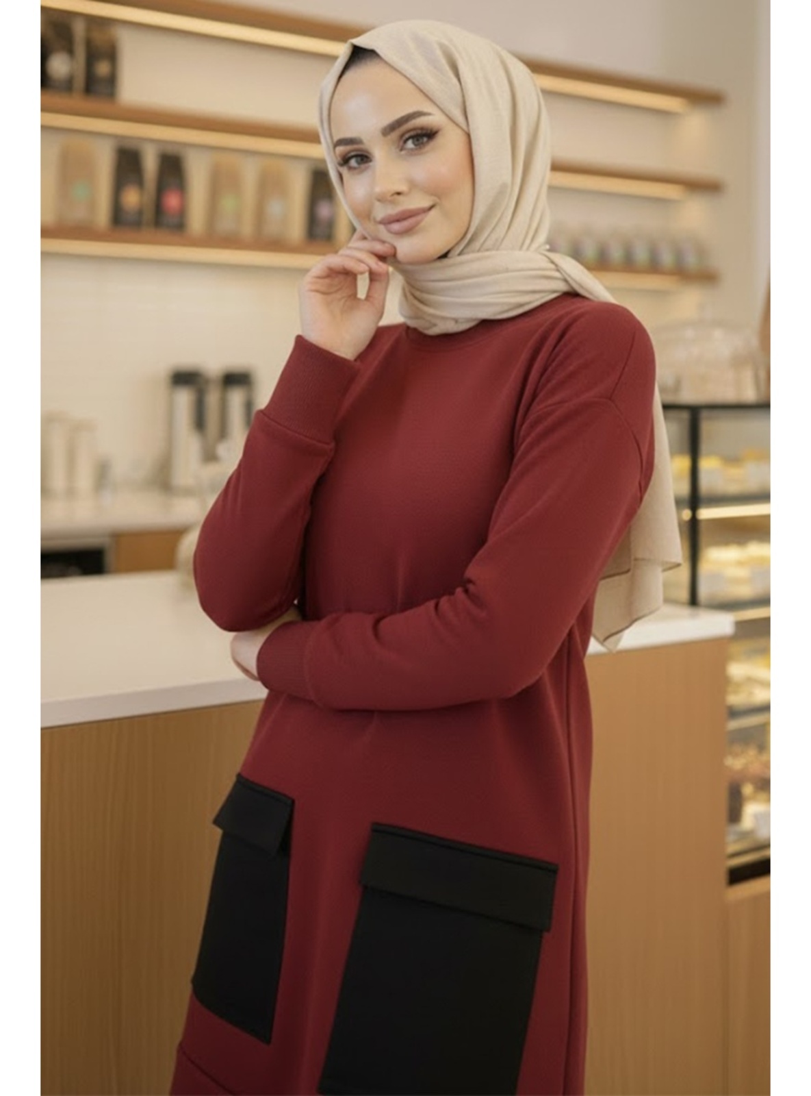 طقم نسائي قطعتين (تونيك وبنطلون) بتصميم عصري - لون عنابي وأسود