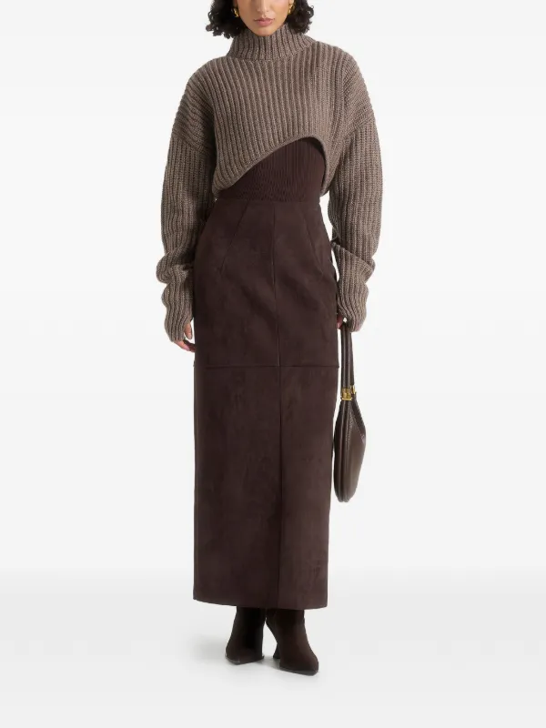 تنورة "ماكسي" مخملية بلون بني شوكولاتة - تصميم كلاسيكي بلمسة عصرية.