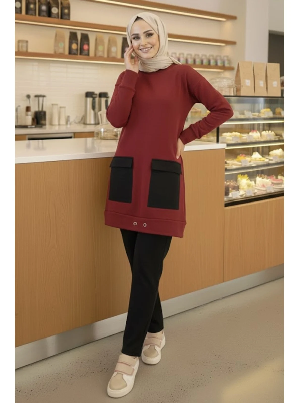 طقم نسائي قطعتين (تونيك وبنطلون) بتصميم عصري - لون عنابي وأسود