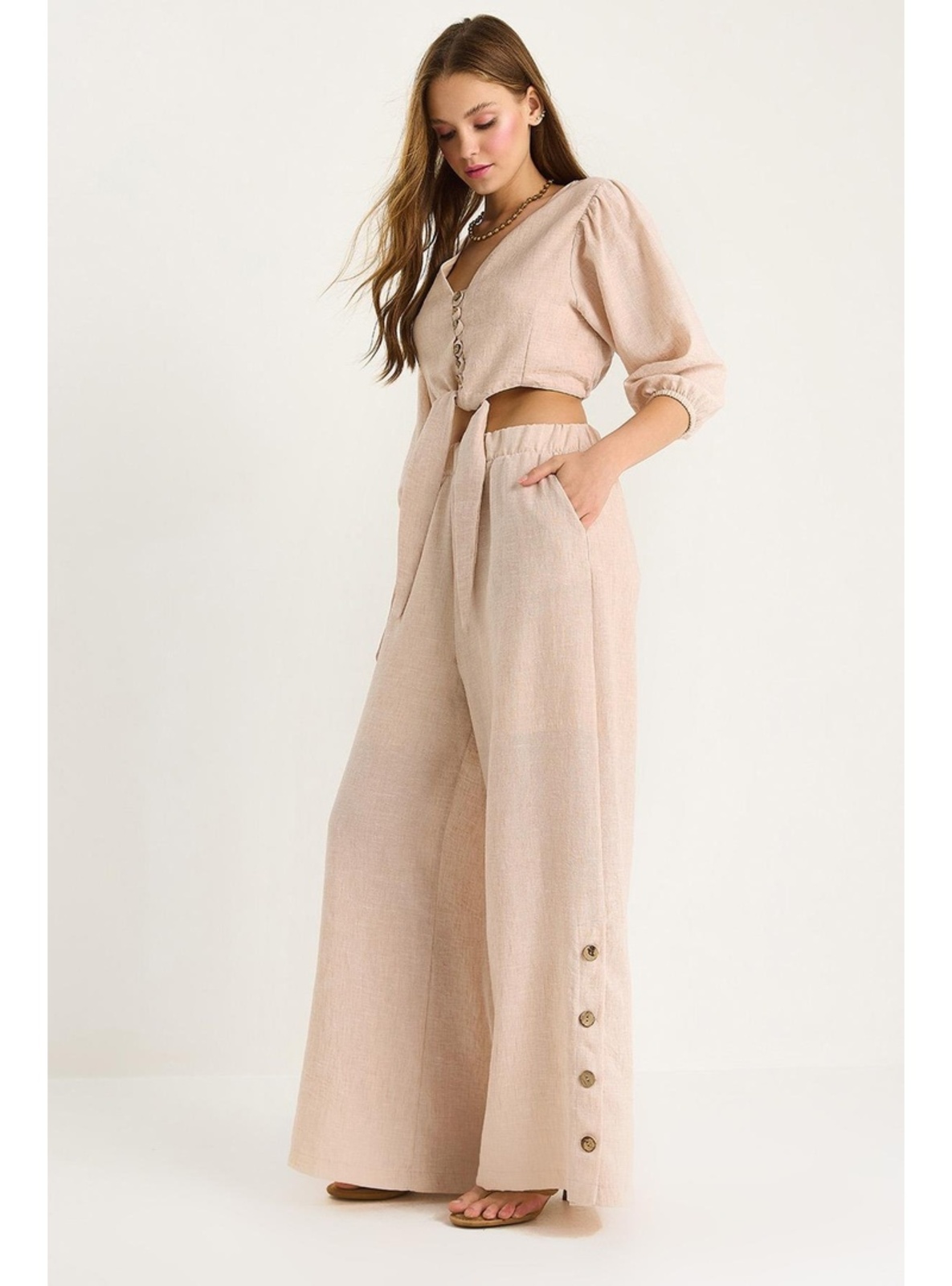 طقم نسائي قطعتين (بلوزة كروهات برباط وبنطلون واسع) - لون بيج كريمي