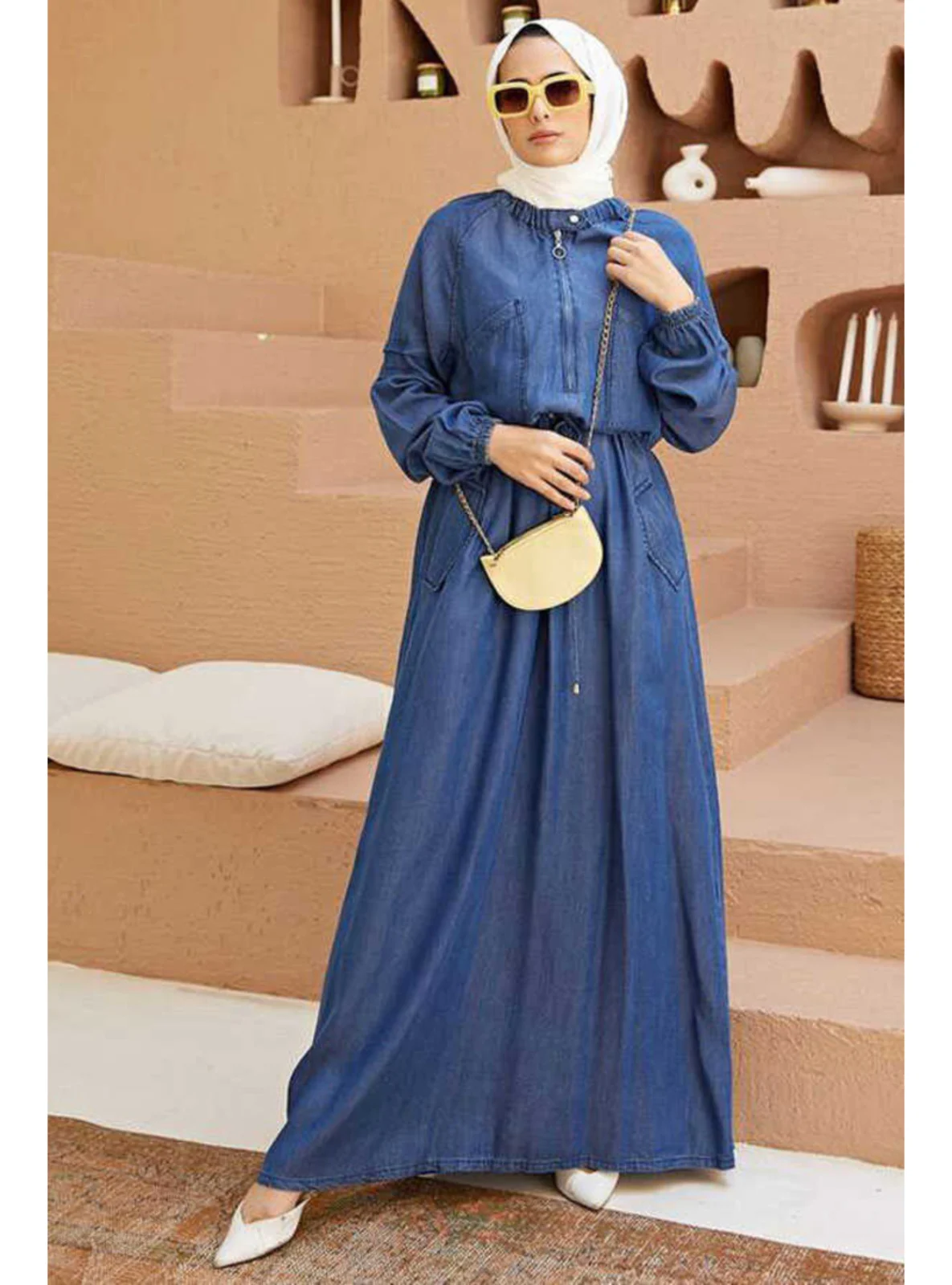 فستان جينز (دنيم) كحلي بتصميم راجلان عصري