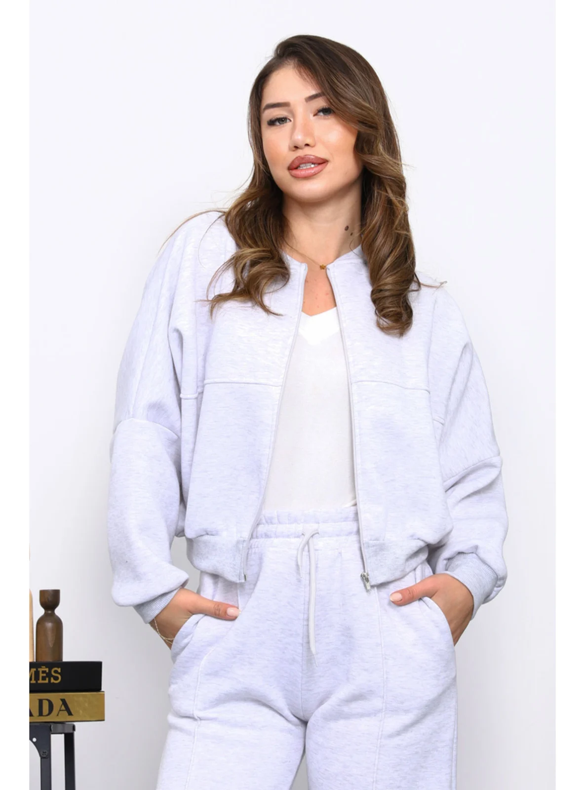 طقم رياضي نسائي قطعتين - رمادي فاتح (ميلانج)