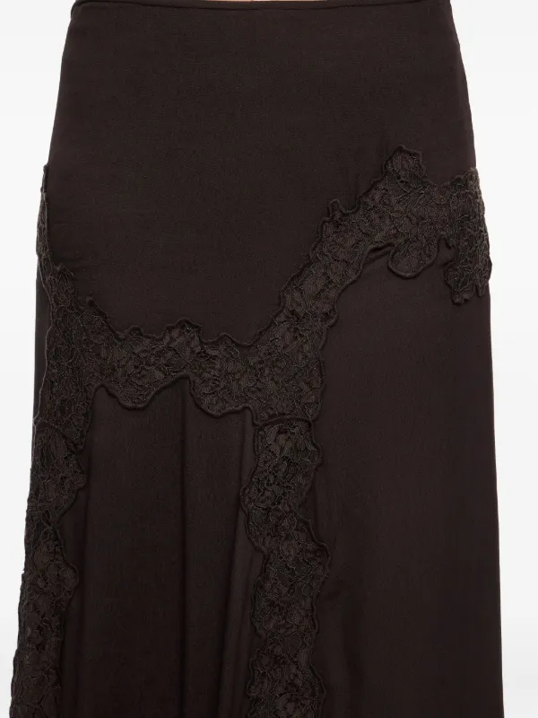 تنورة "ميدي" كلاسيكية بتفاصيل دانتيل فاخرة