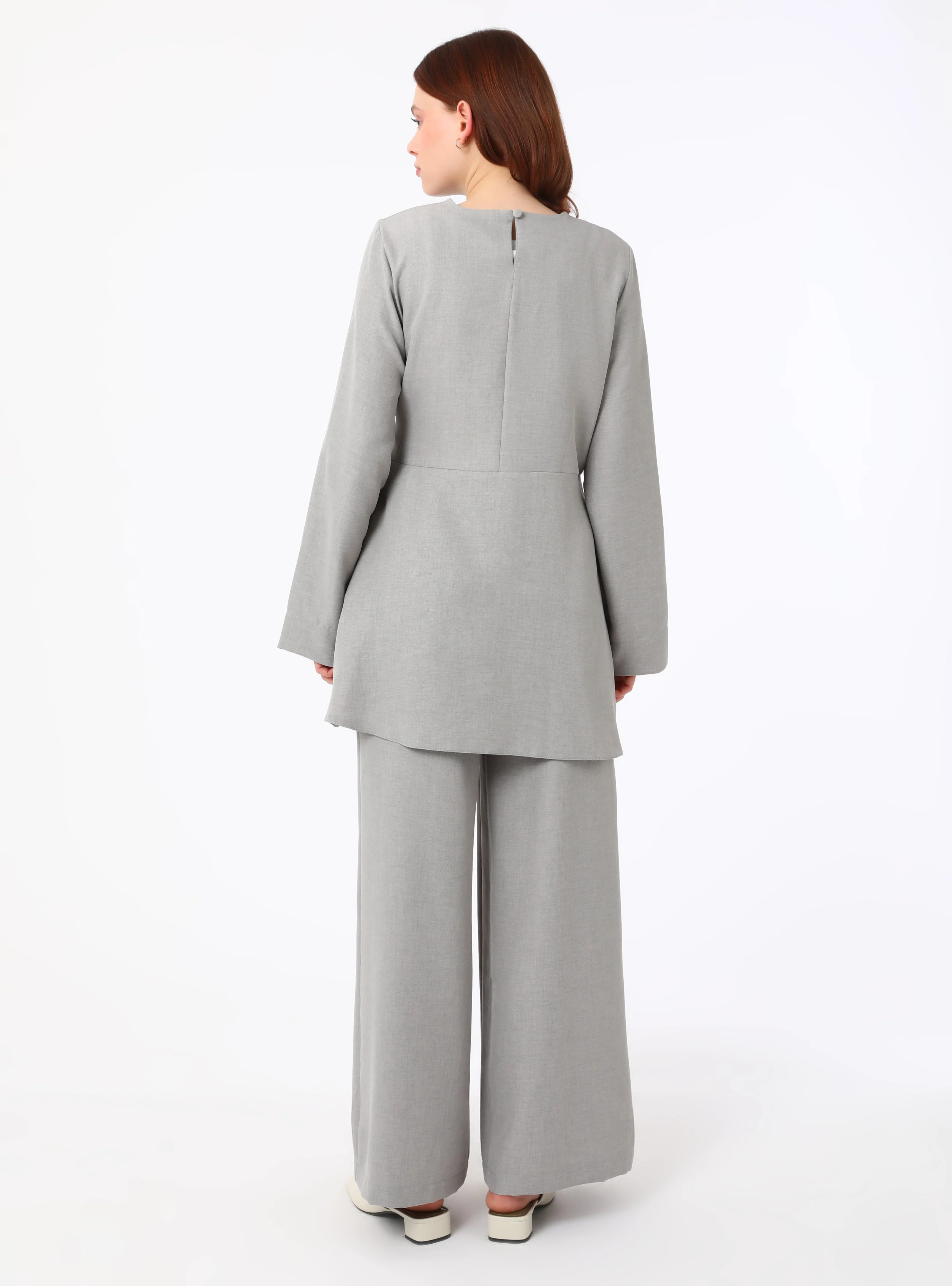 طقم نسائي قطعتين (تونيك وبنطلون) - رمادي عصري