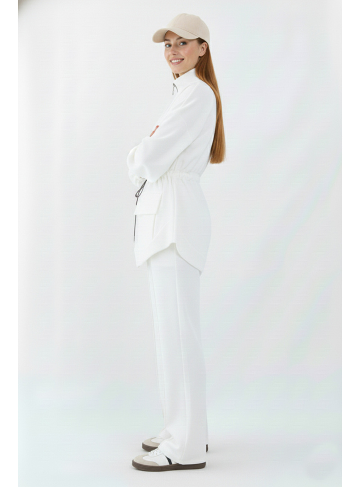 طقم "سكوبا" أبيض قطعتين - أناقة عصرية وراحة لا تضاهى