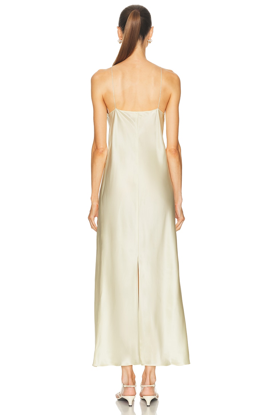 فستان "سليب" ماكسي بلمعة الساتان - بيج لؤلؤي